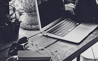 意甲那不勒斯球迷热议：我们想用德布劳内换莫德里奇，因为他才是真正的王牌球员